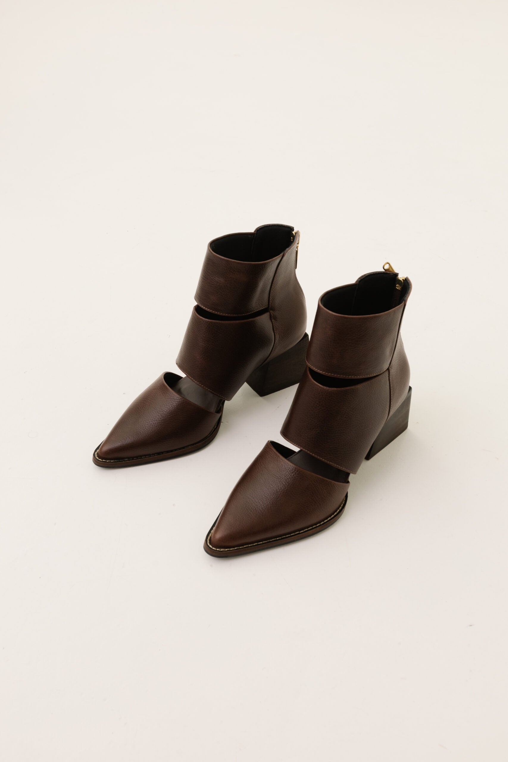 Bota Feminina em Couro Frísia