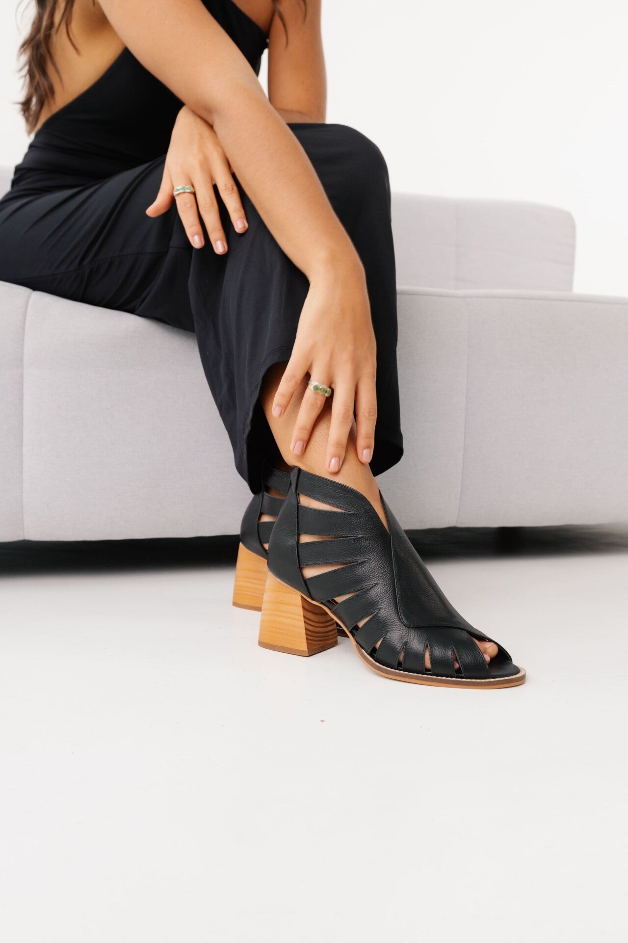 Sandália Salto Feminino em Couro Ambre