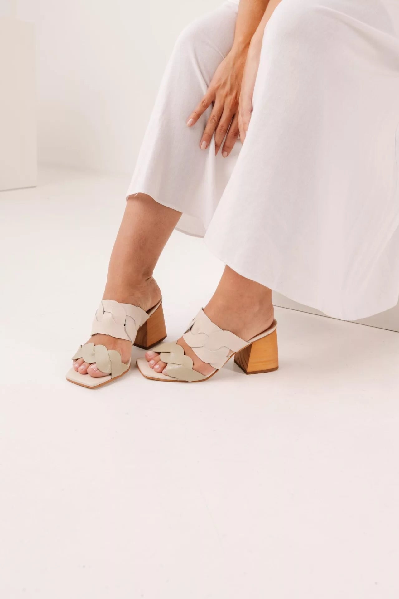 Tamanco Feminino em Couro Ayra