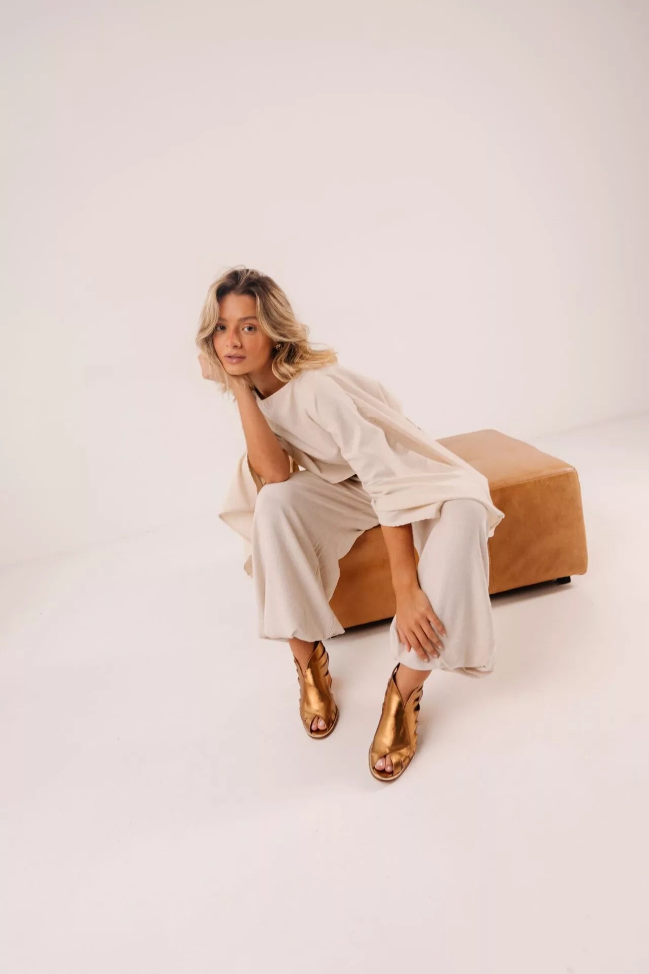 Sandália Salto Feminino em Couro Ambre