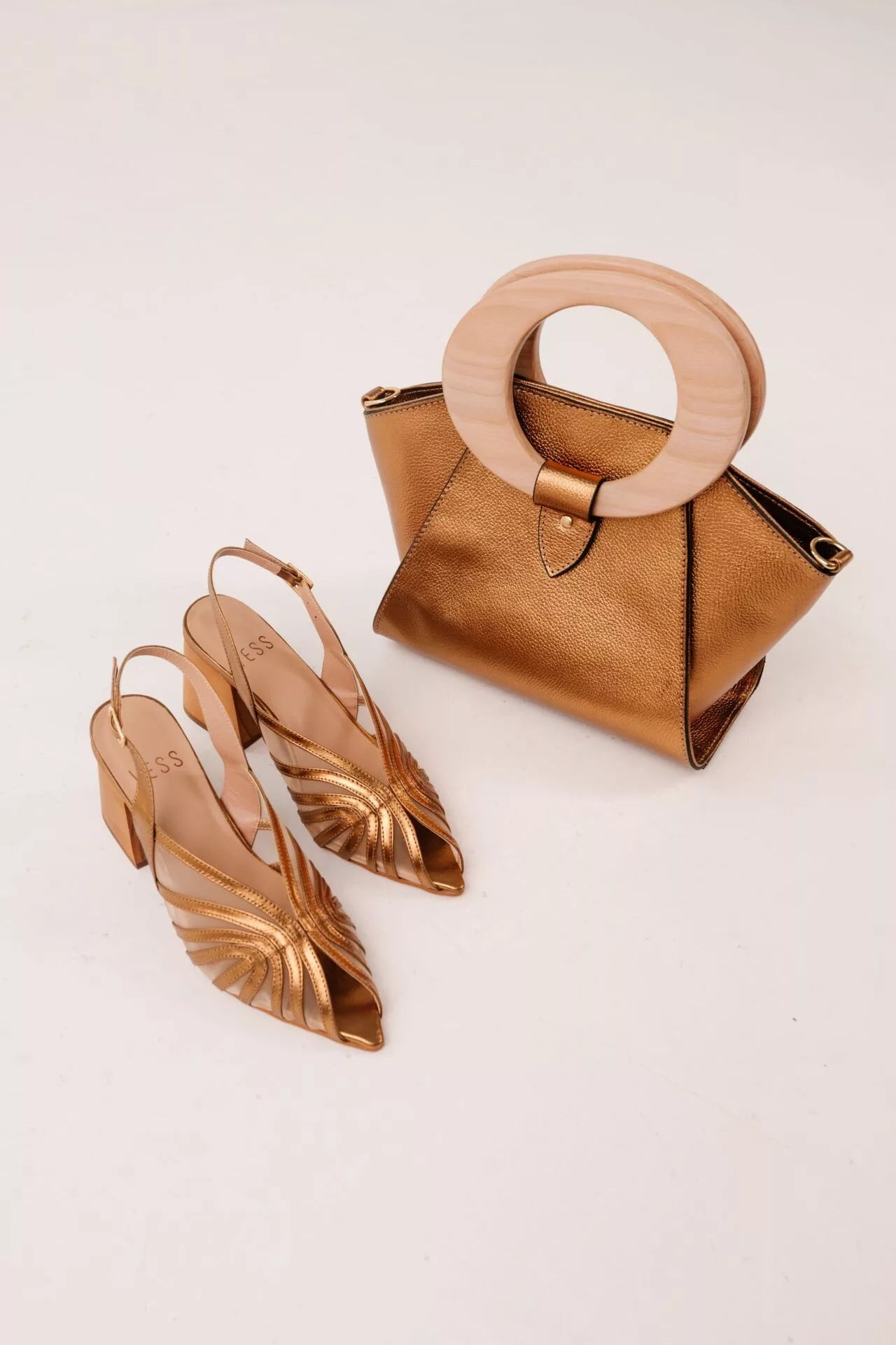 Sapato Feminino Couro e Tela Ravena