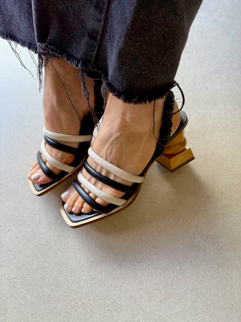 Sandália Salto em Madeira Paros