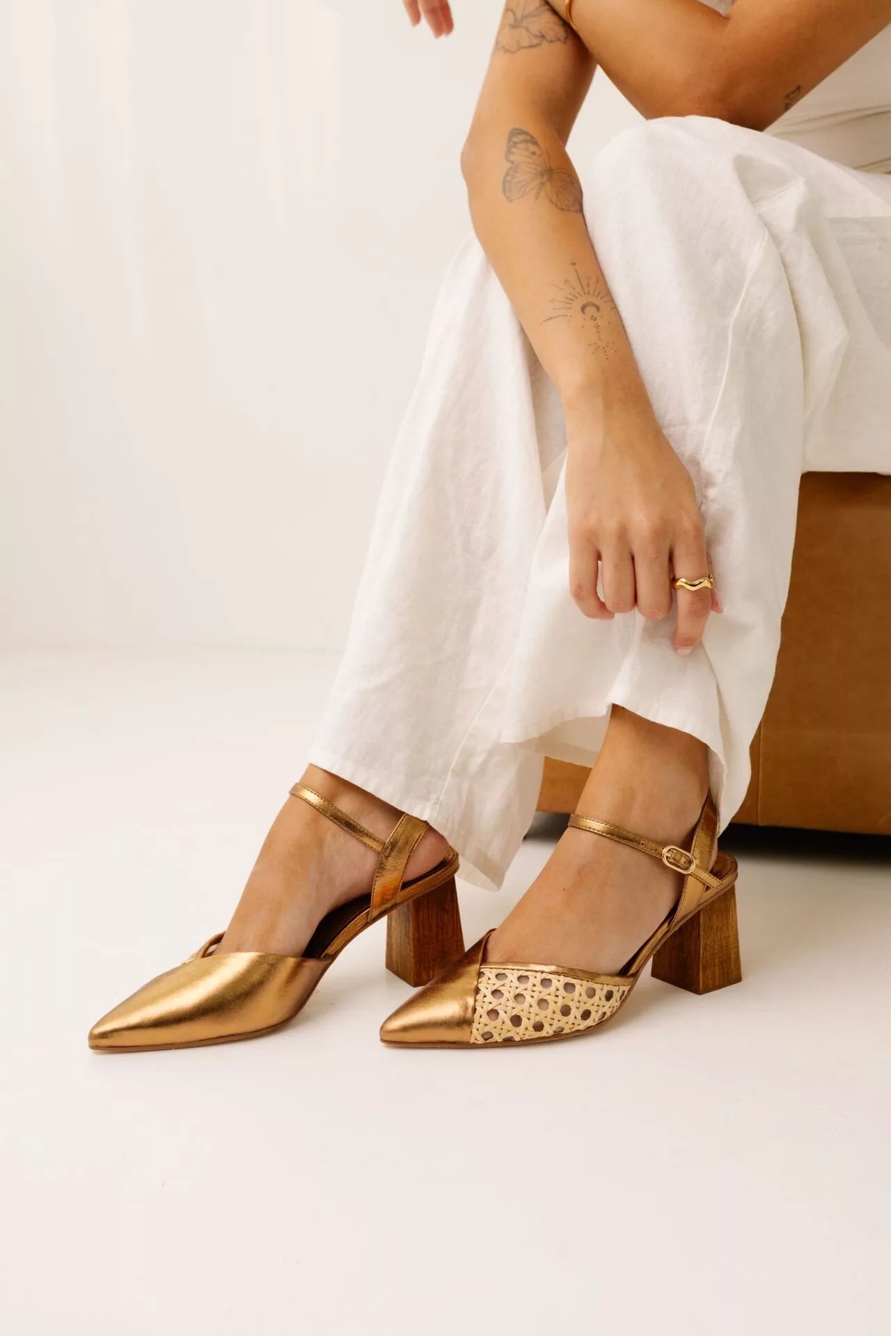 Sapato Feminino em Couro e Tela Vime