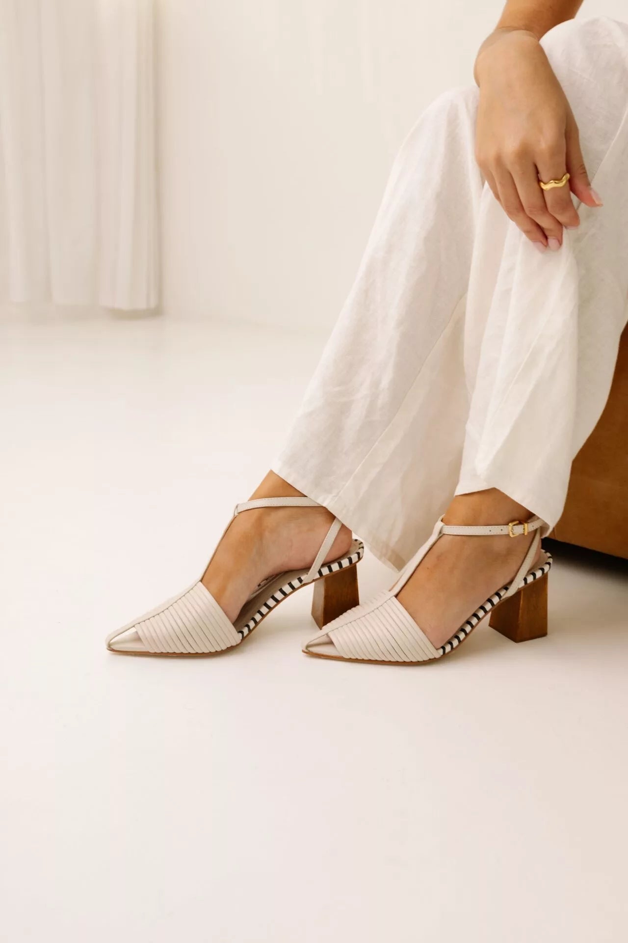 Sapato com Salto Escultural Rafia