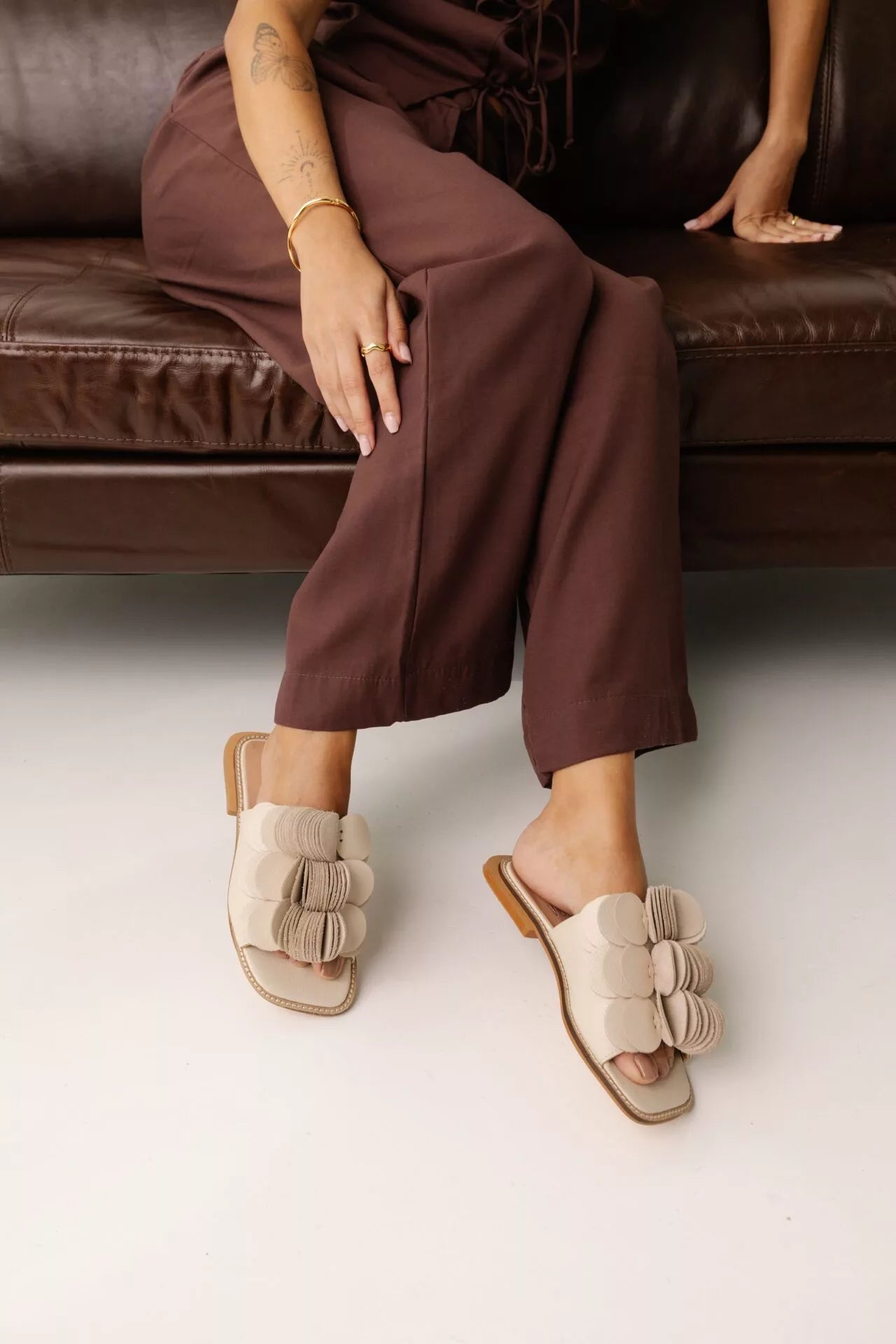 Rasteira Feminina em Couro Roques