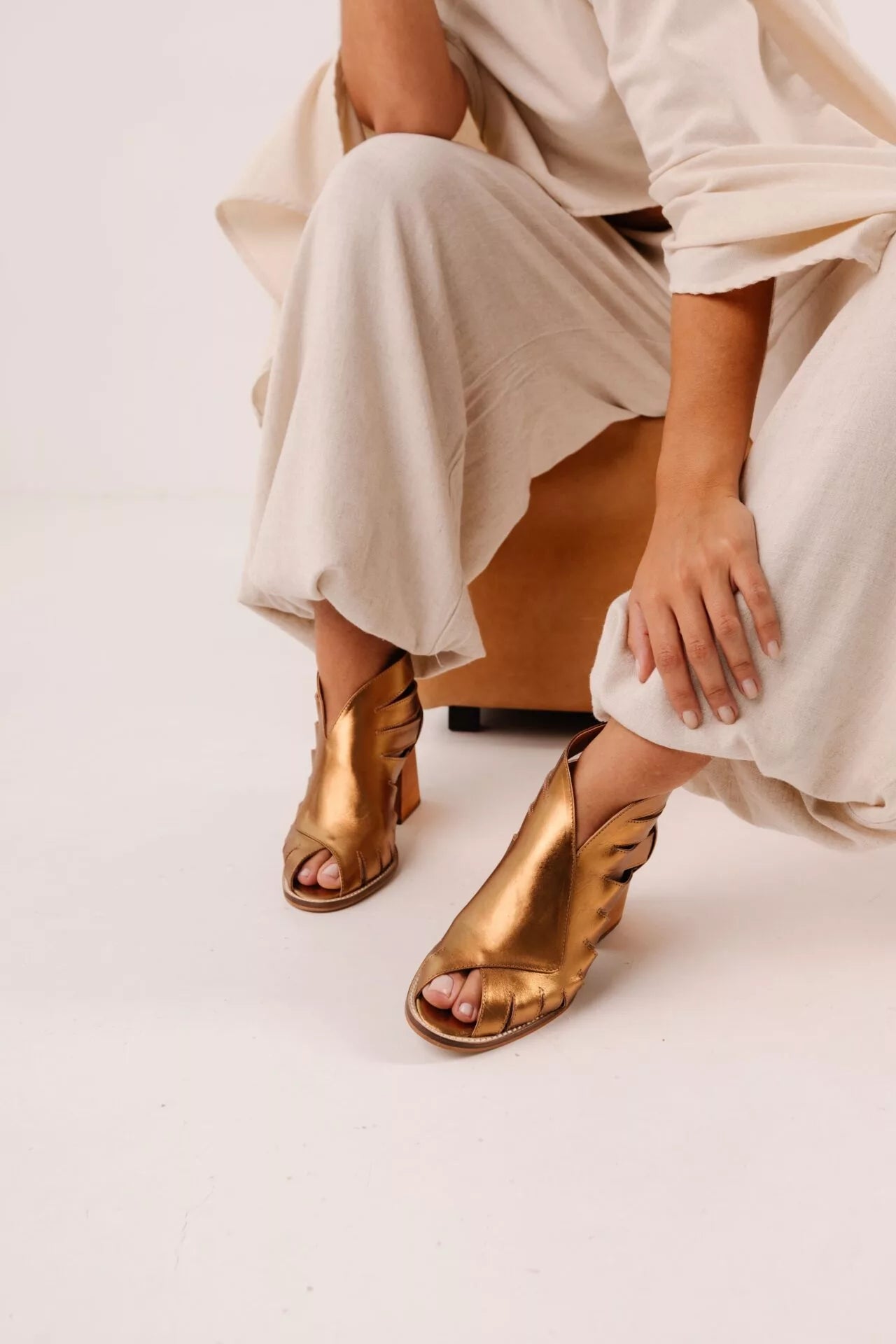 Sandália Salto Feminino em Couro Ambre