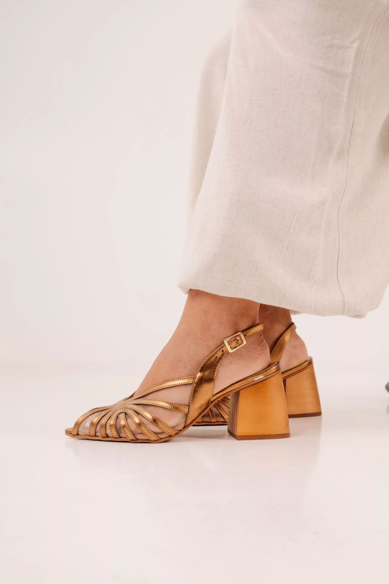 Sapato Feminino Couro e Tela Ravena