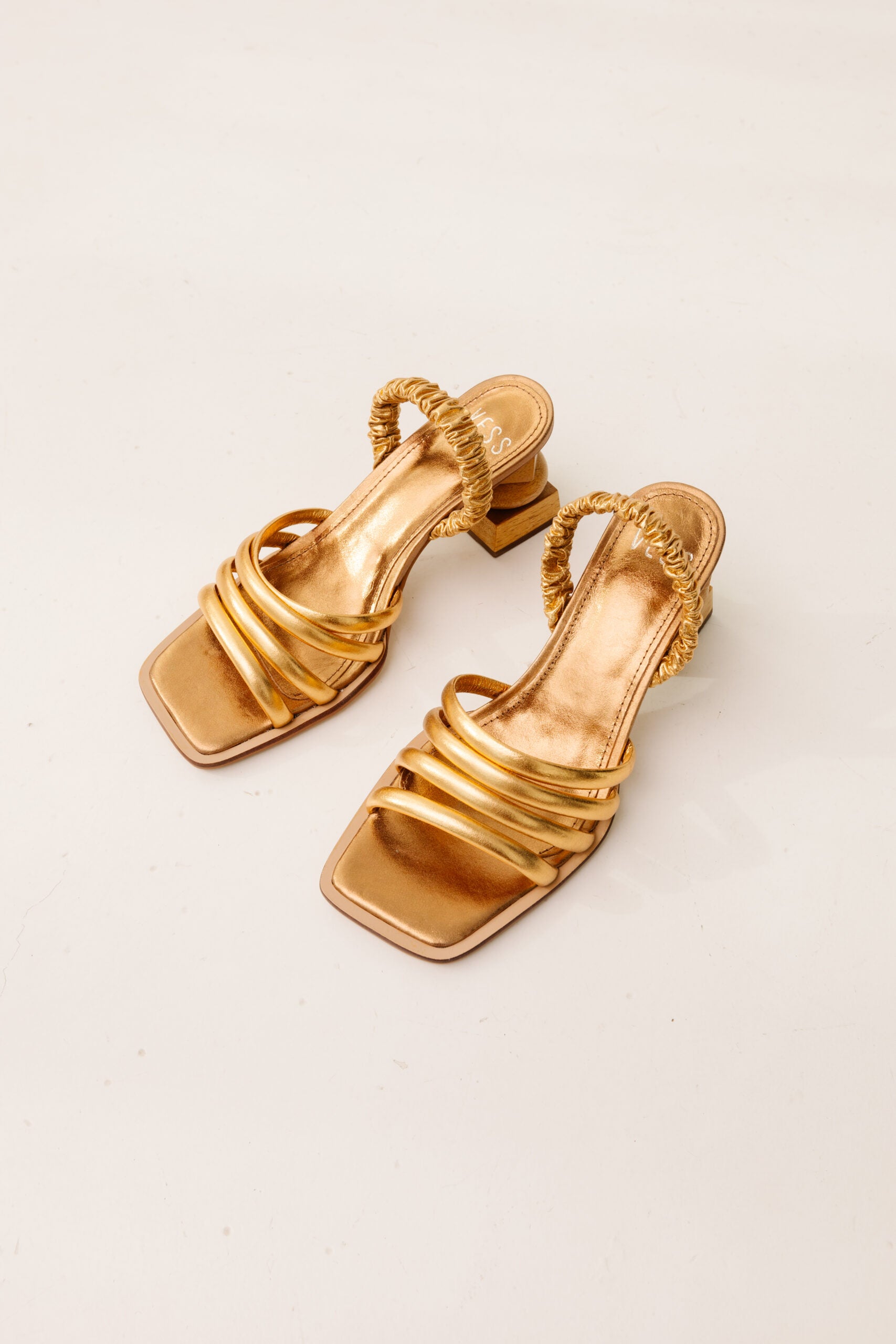 Sandália Salto em Madeira Paros