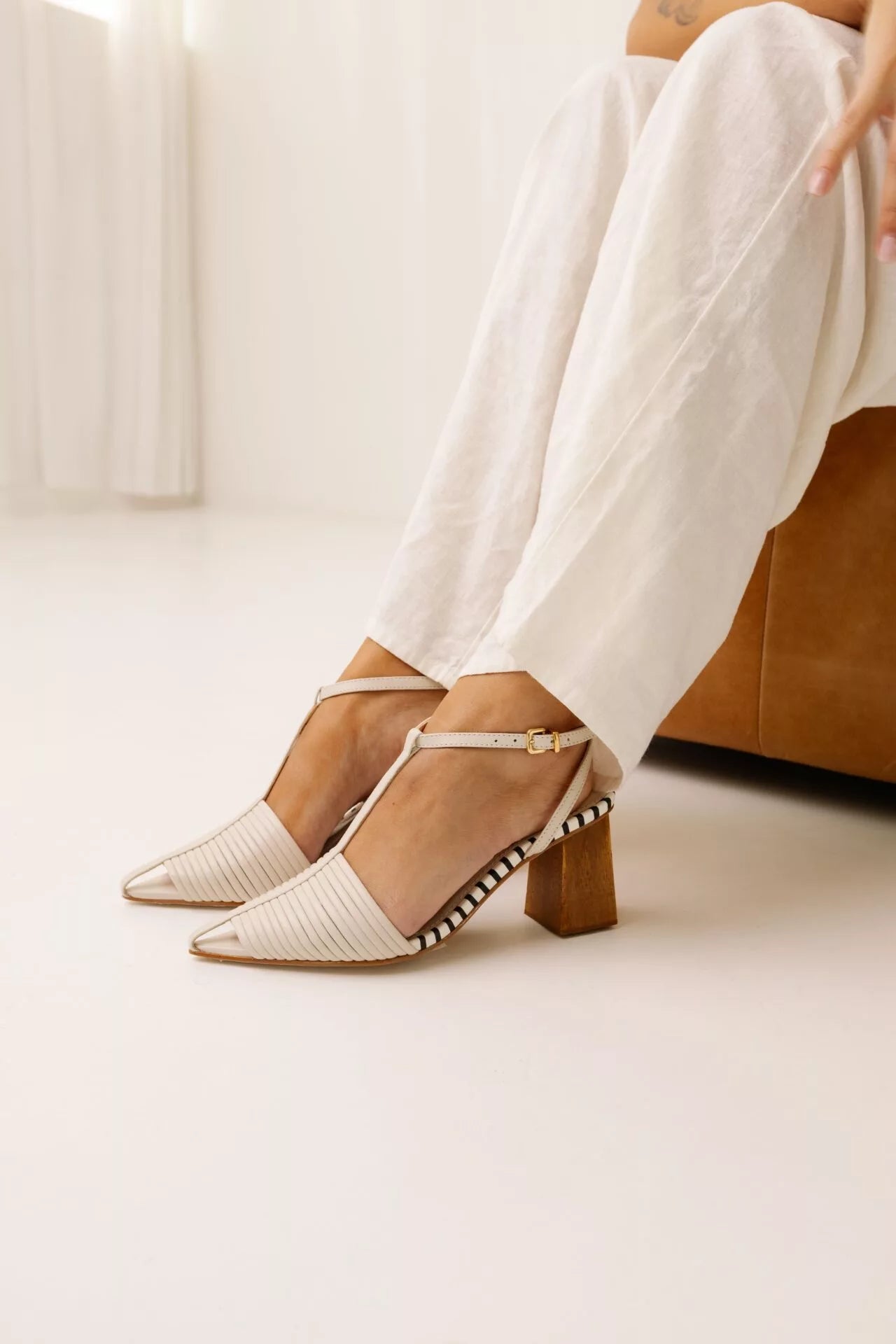 Sapato com Salto Escultural Rafia