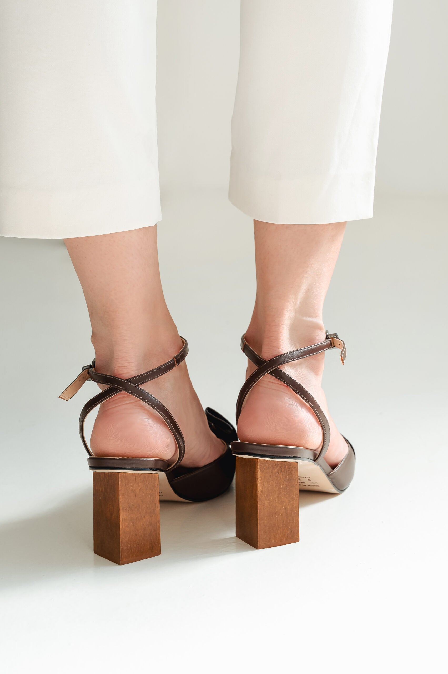 Scarpin Feminino Couro Salto Médio Biarritz